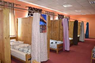 Хостелы Hostel VIP Винница Односпальная кровать в общем номере для мужчин и женщин-10